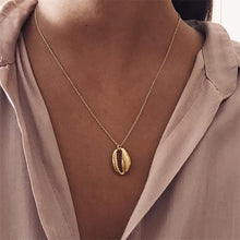 Load image into Gallery viewer, Shell Pendant Necklace