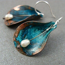 Load image into Gallery viewer, Unique Shell Simulated Pearl Pendant Drop Earrings