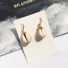 Load image into Gallery viewer, Natural Shell  Earrings